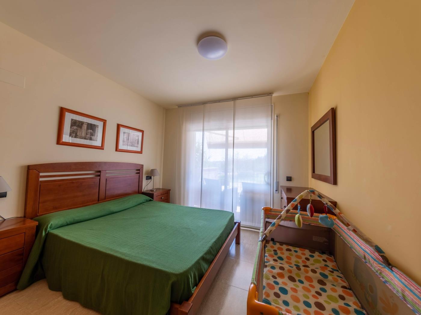 Apartamento de Dos Dormitorios con Terraza hacia el Jardín en La Ràpita